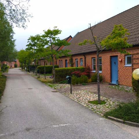Rä dis Predikan Rädisan an Fastigheten Engelen 5 ligger i toppläge med utsikt över hamnen.