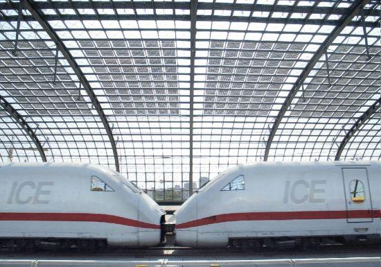 6.2 Fallstudie 5 Berlin, Tyskland Tyskland är det land som står mest i framkant vad gäller att upprätta konstruktioner i byggnadsintegrerade solceller.
