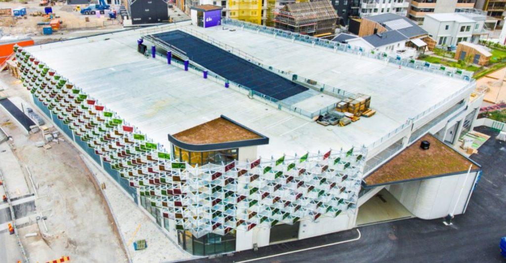 6.3 Fallstudie 2 Linköping, Sverige En omtalad konstruktion i BIPV är ett parkeringshus i Vallastaden, väster om centrala Linköping.