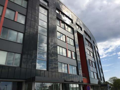 6.4 Fallstudie 3 Uppsala, Stockholm En annan större solcellskonstruktion uppförd i Sverige är flerbostadshuset Frodeparken som finns precis vid järnvägsstationen i centrala Uppsala, där huset som