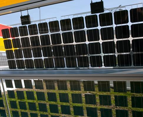 8.2 Orientering och lutning för bullerskärm i BIPV Principen för den optimala orienteringen för bullerskärmar i byggnadsintegrerade solceller skiljer sig från standard orienteringen för andra