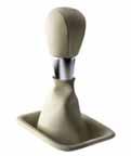 INTERIÖR DESIGN Sandstone Beige Cross Brushed aluminium panelinlägg Läderklädd ratt, Soft Beige Läderklädd ratt, Soft Beige med Silk metal inlägg (Momentum/Summum) Trä/läderklädd ratt, Soft Beige med