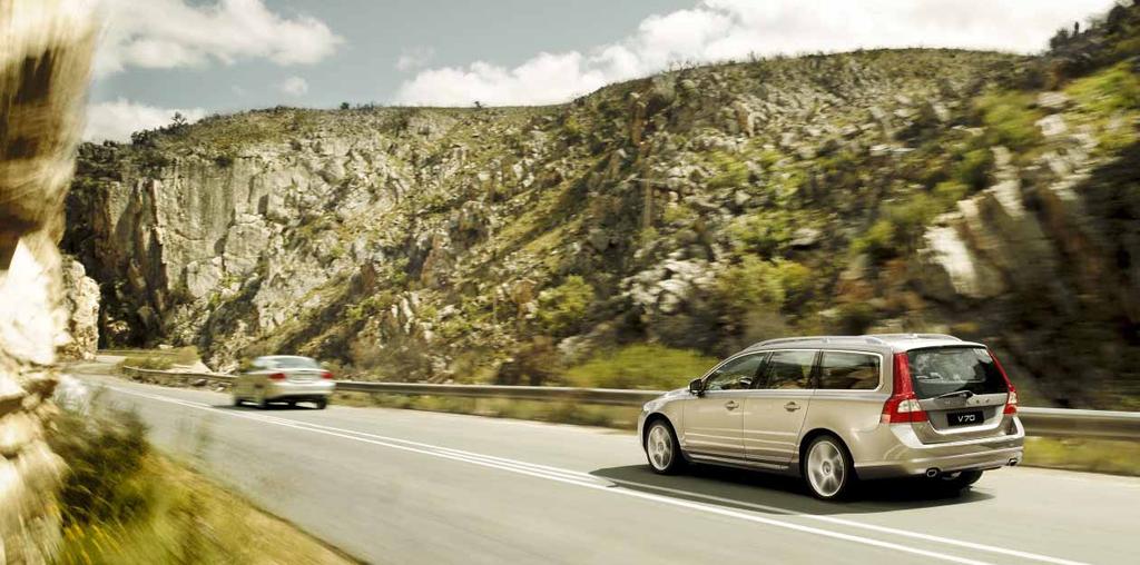 Vid en närmare titt inuti Volvo V70 kommer du att hitta en hel del imponerande intelligens (utöver den hos föraren och passagerarna, förstås).