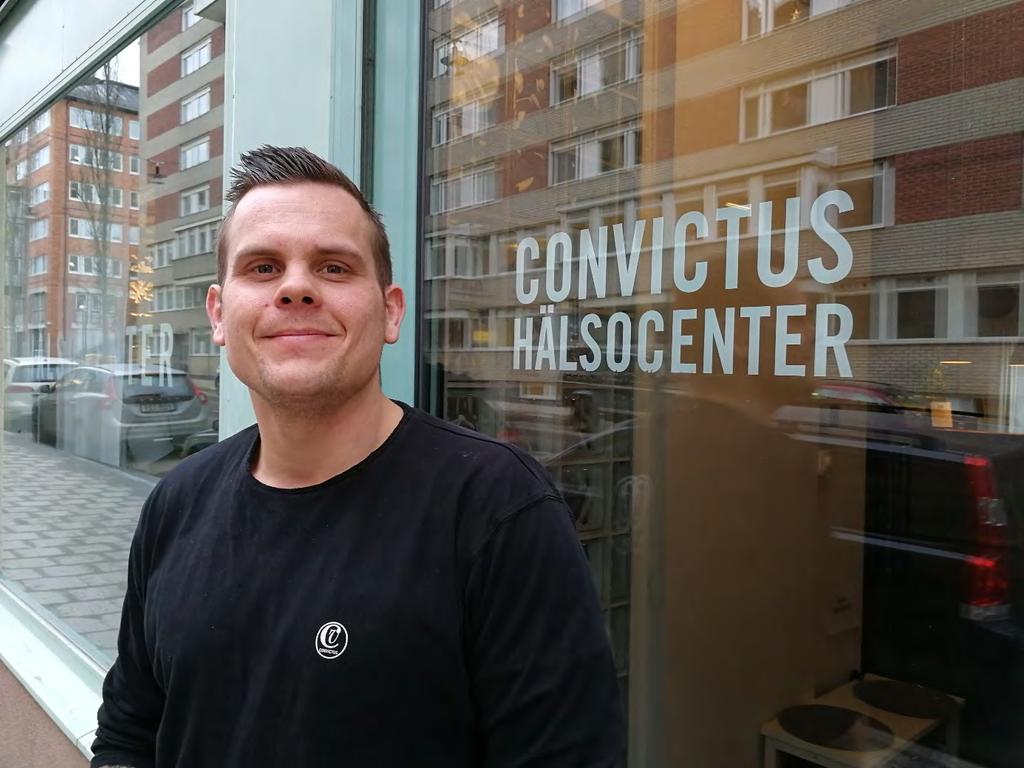 Convictus Hälsocenter Pontus jobbar på Convictus Hälsocenter där han försöker peppa gästerna att bli medlemmar och satsa på den egna hälsan.