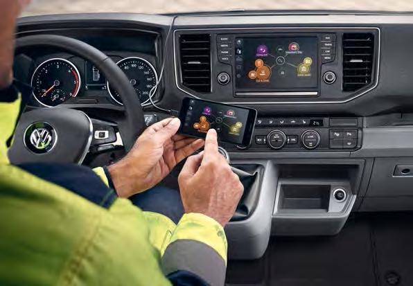 Alltid uppkopplad Med Car Net mobila onlinetjänster. Framtidens mobilitet är här och tillgänglig som tillval i din transportbil. De mobila onlinetjänsterna gör att du kan vara online även i bilen.