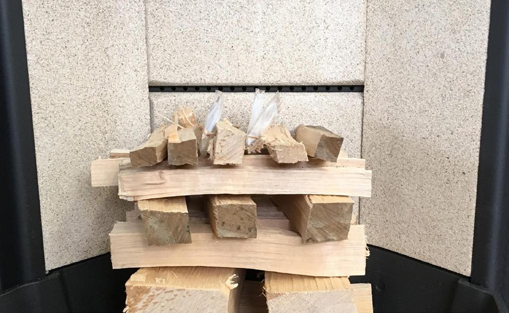 BRUKSANVISNING CB-TEKNIK (REN FÖRBRÄNNING) Kaminen är utrustad med CB-teknik.