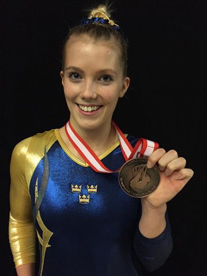 VM-brons i Odense till Lina Sjöberg 2015-11-29 Idag tog Lina Sjöberg (Uppsala) en historisk bronsplats på VM i DMT, dubbel mini trampolin, i danska Odense.