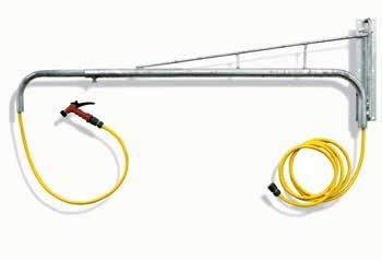 STALLINREDNING Hästdusch Variable Justerbar längd, 120-230 cm. Levereras komplett med ½ kopplingar och ett specialmunstycke (justerbart från stråle till dusch) lämpligt för häst.