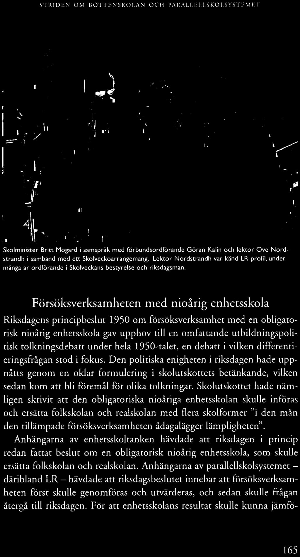 Försöksverksamheten med nioårig enhetsskola Riksdagens principbeslut 1950 om försöksverksamhet med en obligatorisk nioårig enhetsskola gav upphov till en omfattande utbildningspolitisk