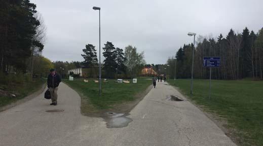 6. Området vid Fårdala Befi ntlig situation Platsen är idag rumsligt otydlig och de gång- och cykelvägar som omgärdar den triangelformade ytan har alla samma dimensioner vilket försvårar