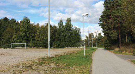 Vid kopplingarna ner mot stråket måste också entréytorna till bebyggelsen utformas väl och i samstämmighet med stråkets utformning. Platsen har idag flera kopplingar som föreslås förbättras.