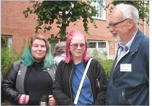 1000 meter konst Den 23 september gick rubricerade evenemang av stapeln mellan pendeltåget och Fullersta bio. Huddinge Frimärksklubb var med som vanligt.