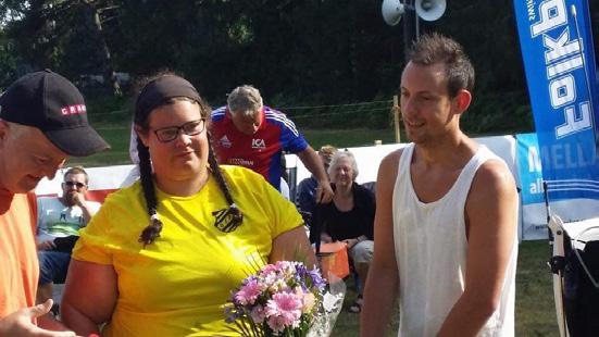 HENRIKSEN FRÅGAR! ANNA PETTERSSON. SANDA IF.? Per Gottberg, Anna Pettersson, Tony Pettersson JOSEFINE AHLIN Vallstena 2003 När började du kasta varpa, och varför?
