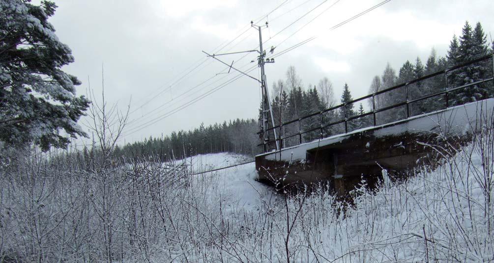 Figur 2.10 Järnvägsbro söder om Bodås, Hofors kommun 2.16 Vatten 2.16.1 Storvik Avesta Krylbo Längs sträckan finns 16 ytvattenförekomster och fyra grundvattenförekomster listade hos vattenmyndigheterna.