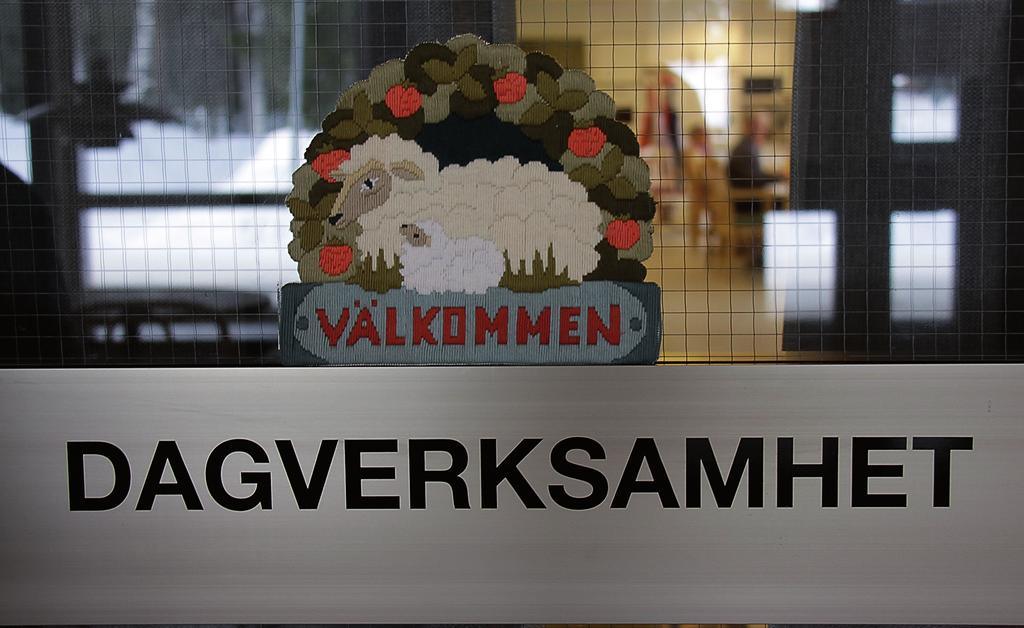 Korttidsvistelse som avlastning Den anhörige som ger stöd och omsorg kan ha behov av rekreation under en period t.ex. en resa. Det finns då möjlighet att ansöka om avlastning genom korttidsvistelse.