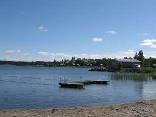 6 Badstrandens servicenivå Vid stranden finns omklädningsrum, avfallskärl och toalett.