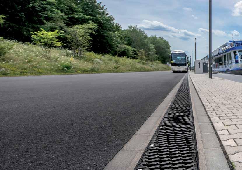 Innehåll 04 ANRIN för tung trafik Material / Sammansättning / Egenskaper 06 Användningsområden De olika belastningsklasserna 08 SF-100 avvattningsränna för tung trafik Produkt specifikation /