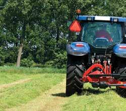 LELY SPLENDIMO Twin Pivot säkerställer perfekt markföljning Även vid de mest ojämna markförhållandena måste traktorn