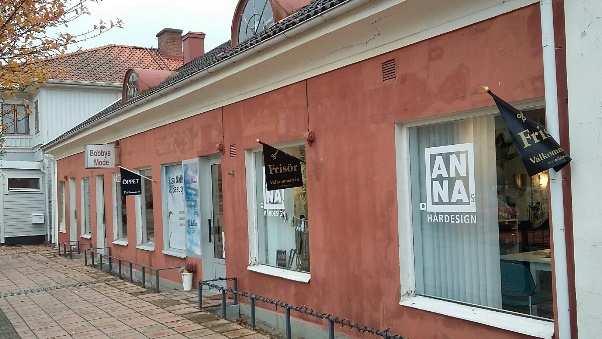 Utöver handeln som är lokaliserad i Gallerian finns ett antal, framförallt