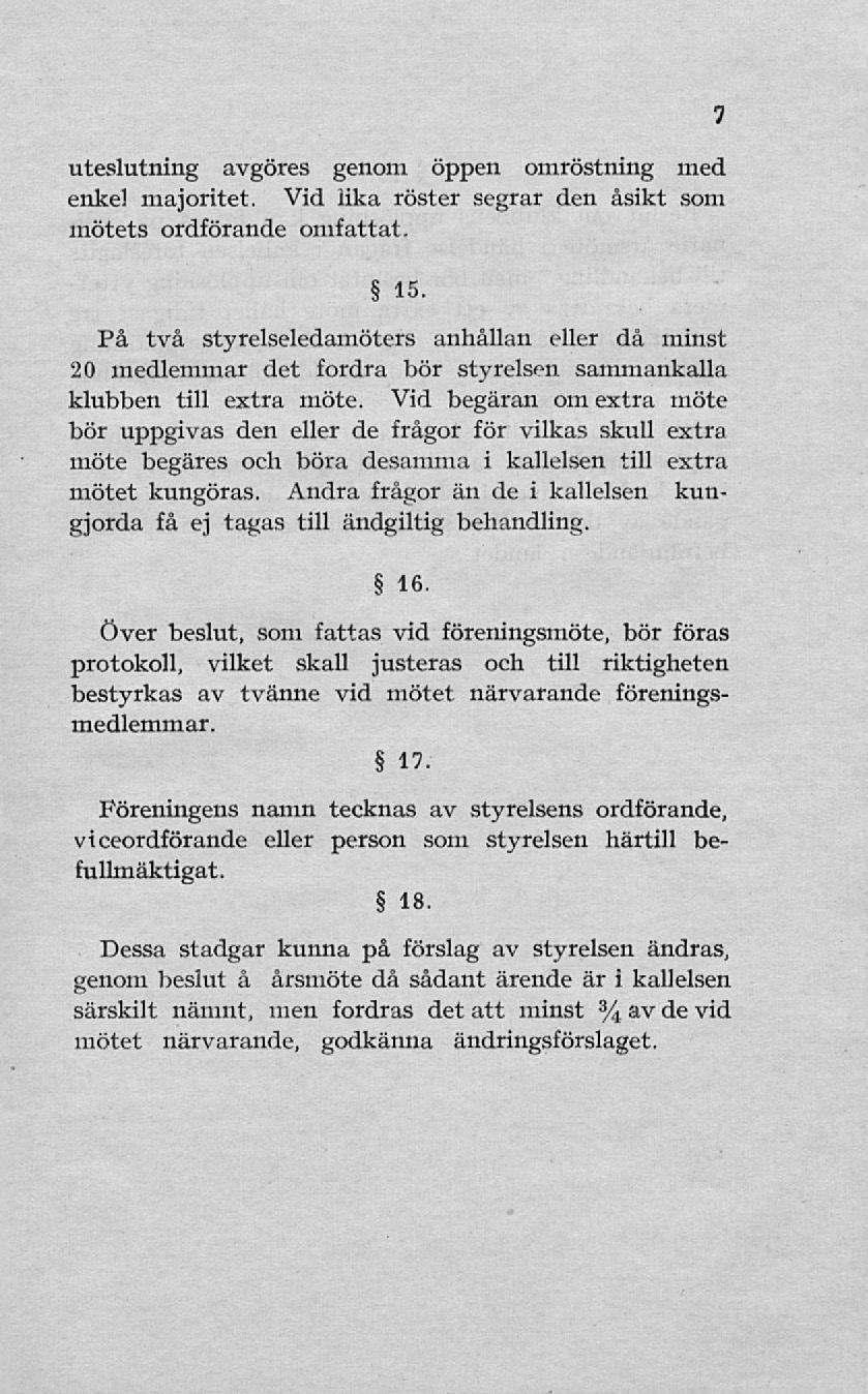 uteslutning avgöres genom öppen omröstning med enkel majoritet. Vid lika röster segrar den åsikt som mötets ordförande omfattat.