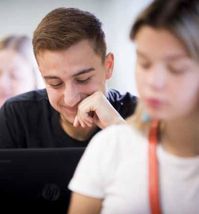 Vi hoppas att du som börjar dina gymnasiestudier här hos oss ska ha tre lärorika, utvecklande och intresseväckande år.