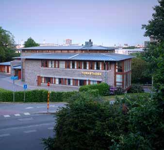 Koncernen startade verksamheten 1995 och är idag en snabbväxande bygg- och fastighetskoncern som