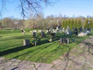 Gravvårdar som plockats bort från kyrkogården förvaras idag bakom kyrkan.