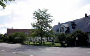 Gästigiveriet och tingshuset uppförs Laga skifte Orten har 950 invånare 1802 1830 1878 Gästgiveriet Bystenen Statarlänga vägen och kring kyrkan låg de mer representativa byggnaderna.
