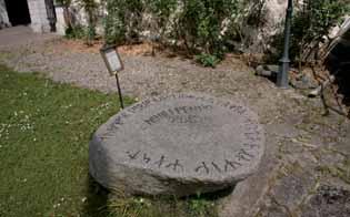1802 uppfördes ett nytt gästgiveri på andra sidan landsvägen och på gästgiveriets ursprungliga plats uppfördes tingshuset.