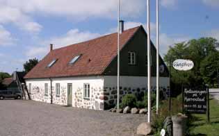 I början av 1900- talet bodde det kring 900 personer på orten men efter det har invånarantalet sjunkit och låg på 80- talet omkring 480 personer, och har idag 245 invånare.