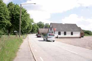 Rv 19, både ett stråk och en barriär Barriär Rv 19 utgör i dagsläget en stor barriär i Stora Herrestad men även en möjlighet då de boende på orten lätt kan ta sig till Ystad och Tomelilla.