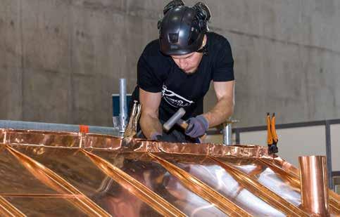 Byggnadsplåtslageri var en av tävlingsgrenarna också i EuroSkills Lille 2014. BILD: Juha Roininen Enligt Heimonen är yrkesskicklighetstävlingarna viktiga för att utbildningsläget ska förbättras.