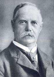 Foto från Bertil Waldéns böcker om Skyllberg Foto Jaeger. Gustaf Svensson d.ä. (1860-1937) 1918 1928 VERKSTÄLLANDE DIREKTÖR GUSTAF SVENSSON D.Ä. Gustaf Svensson var en yngre bror till Ivan.