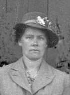 Sofia Matilda var född 1869-09-15. Hon hade gift sig 1893-05-25 med Axel Vilhelm Persson Hult f.1863-06-14 i Tjällmo. Han avled 1905-06-14 i magkräfta.