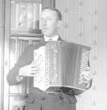 flyttade Martin och Anna till Mariehult i Mariedamm (Marielundsvägen 1) med sonen Gunnar. Anna avled där 70 år gammal 1975-04-22 och Martin 1985-1204. Han var då 89 år gammal.