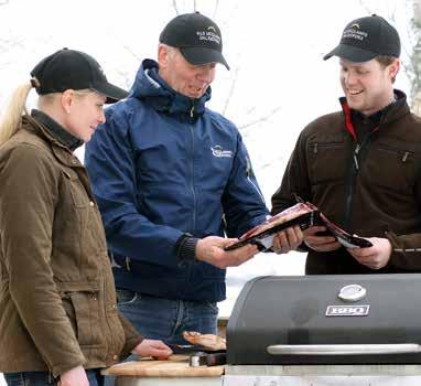 varumärken. Tillsammans med vår inköpare Kenneth Lundgren testade Lina och Rasmus årets nya regionala grillsortiment.