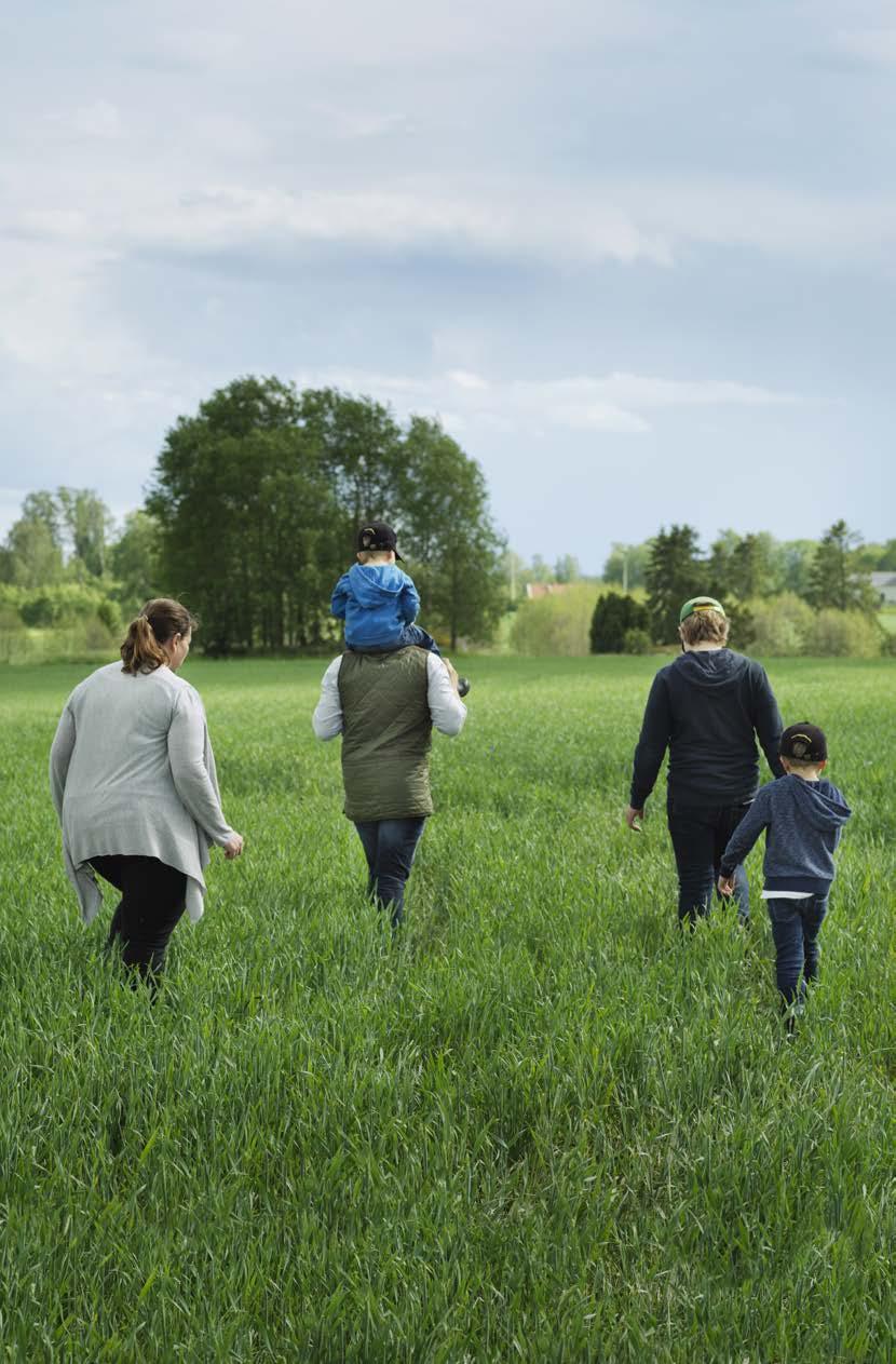 Esplunda Esplunda gård ligger utanför Enköping i västra Uppland. Här föder man upp svensk Rapsgris och nötkreatur. Gården har varit familjeägd ända sedan 1544.