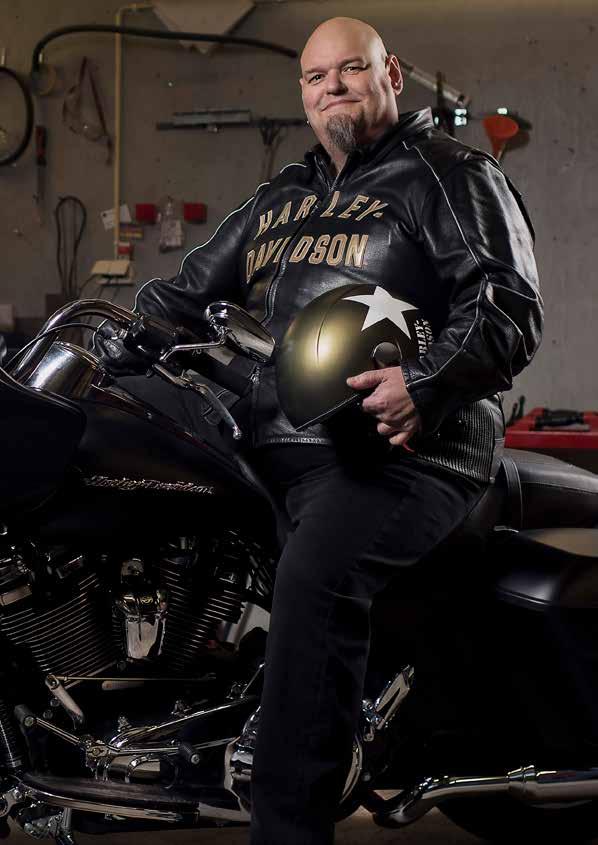 Visst - det går att åka motorcykel med glasögon. Men jag blev så less på glasögon av, hjälm på, glasögon på och glasögon av, hjälm av, glasögon på.