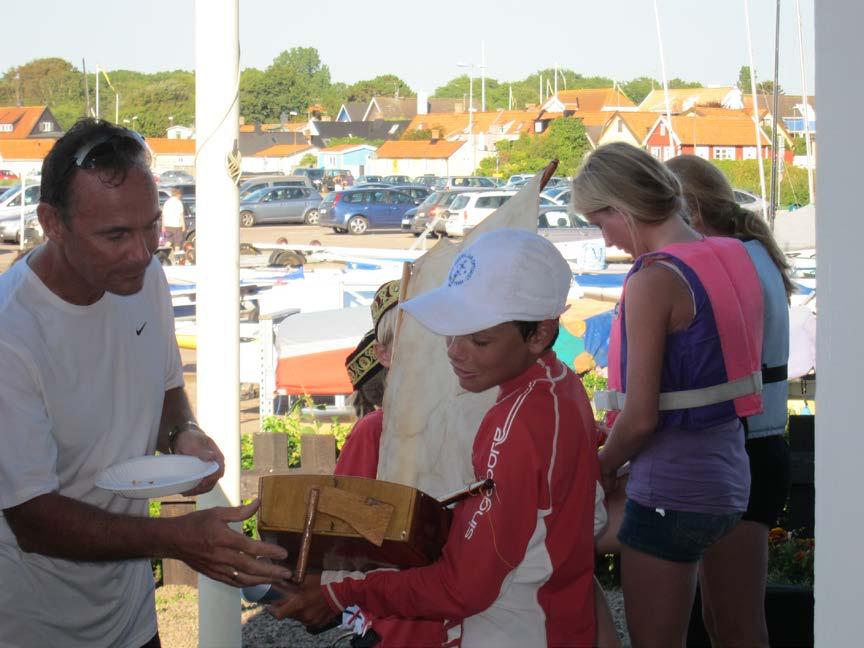 Optimistjolle Det var få deltagare i årets optimistklass men ett antal båtar drog ut mot Hallands Väderö och gjorde upp under veckan i antal race.