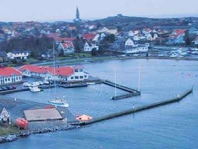 Västkustseglarna träffas i år i Nimbushamnen på Öckerö 16-17 augusti Nimbushamnen är en liten hamn som ligger strax norr om stora hamnen på Öckerö (57 42,6 N 11 39,7 E).