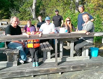 6-timmarsseglare på Bergskärs brygga 16 juni. Foto Kjell Pernestål. Torsholmen utan risk att fastna i kvällsbleket? Idag kunde det bli långa seglade distanser. Fyra båtar kom till start.
