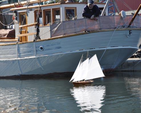 Georg hade med sig två båtar, skonarna Latitud och Excalibur och Mats kämpade med sina råsegel på sin toppsegelskonare