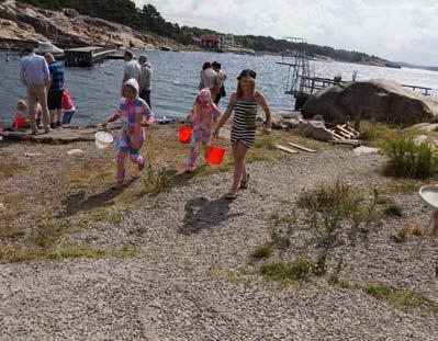 28 XXXXXXXXX TANUM Resö, XXXXXXXXXXXXXXXXXXX Tjurpannan, Trossö-Kalvö-Lindö och Grebbestad 28 Ursholmentur med sälsafari eller besök på Koster. Guidning om det marina livet i nationalparken.