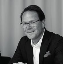 Hon har även djup kunskap inom kommunikation, hållbart företagande och HR från sina år i Axel Johnsons koncernledning.