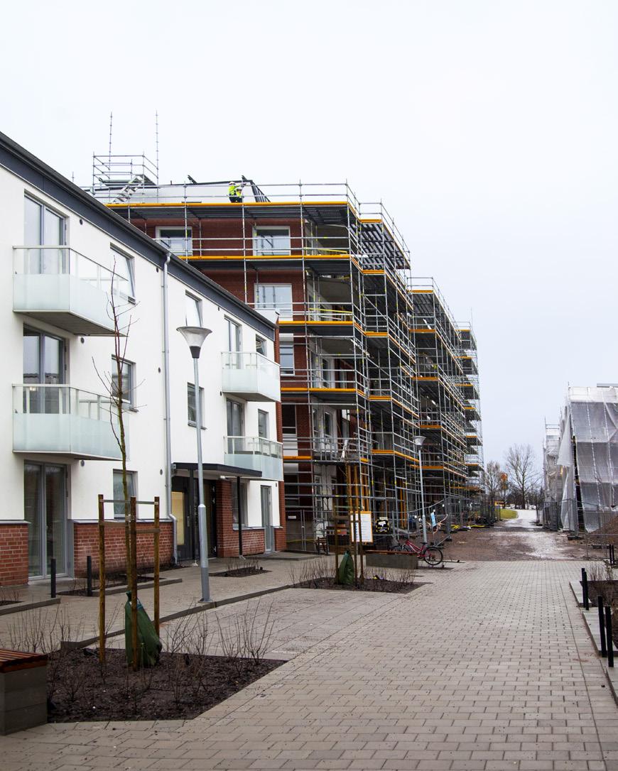 RUBRIK Nu blir Drottninghög en integrerad del av staden fysiskt, mentalt och socialt VÅRA STRATEGISKA VAL HÖG LEVERANSTAKT PÅ DROTTNINGHÖG Sedan flera år tillbaka har vi och staden en målsättning att