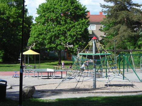 Parklekarna i Farsta Gröna oaser som ger möjlighet till rekreation, idrott, rörelse, kultur och skapande verksamhet. Parkleken är en bemannad fritidsverksamhet som bygger på ett frivilligt deltagande.