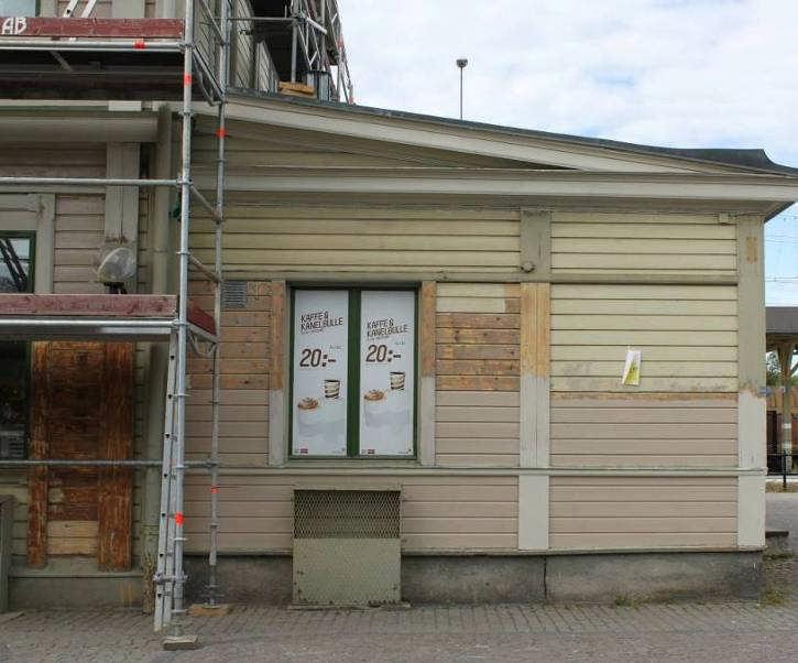 färg flagar samt var krackelerad.