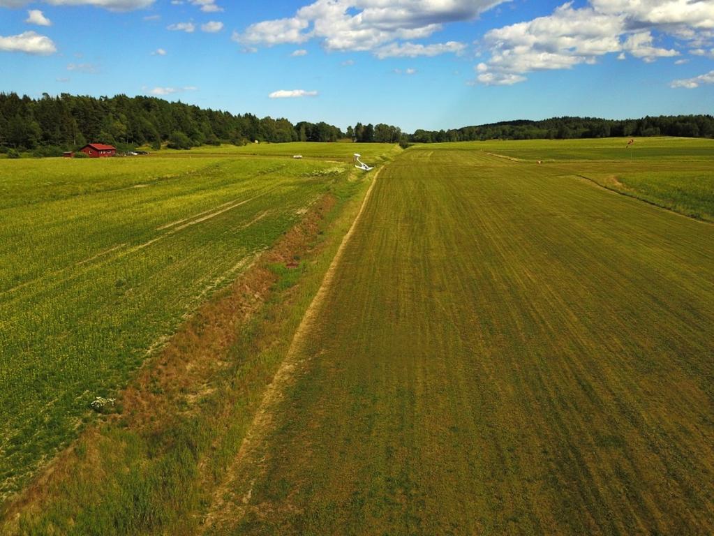 1.12 Plats för händelsen Flygplanet åkte av banan och ner i diket längs den norra delen av bana 12.