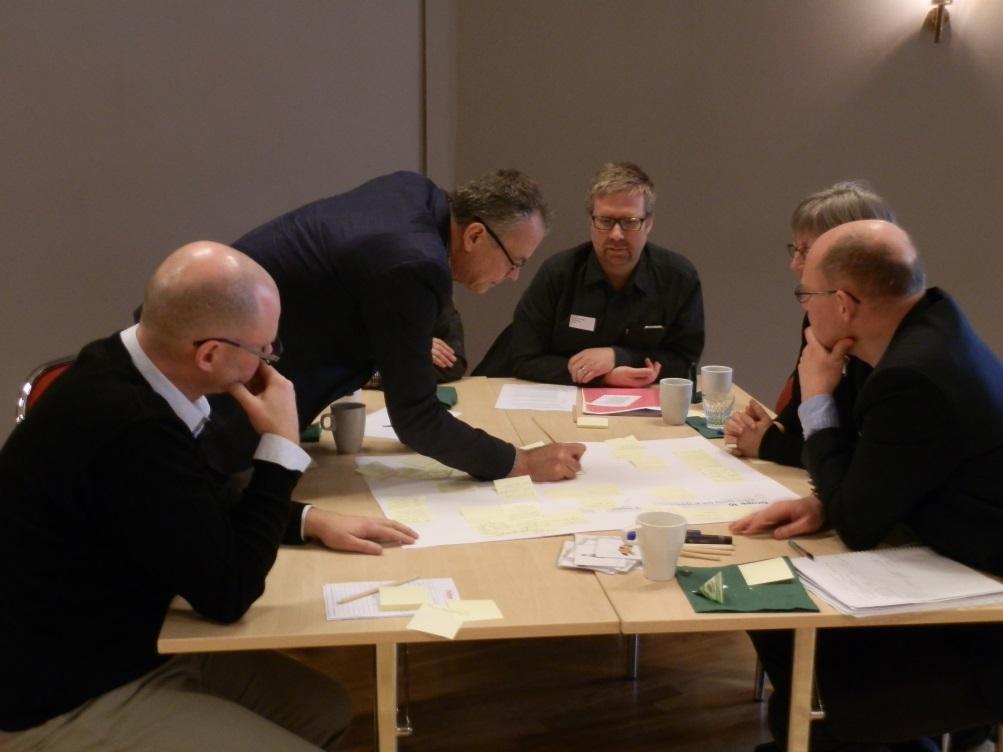 Grupp 10 (J) Deltagare Gruppledare: Ove Hed (Kommunledningsförvaltningen) Anneli Viberg (FTI AB) Bertil Ohlsson (Samhällsbyggnadsnämnden) Martin Nilsson (Tekniska förvaltningen) Kristofer Kvernes