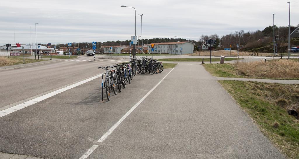 K3. Uppgradering av pendelparkering vid Lillebyvägen. (Se bild nedan). Beskrivning: Av pendelparkeringens yta är cirka hälften asfalterad, resterande del är grusad.